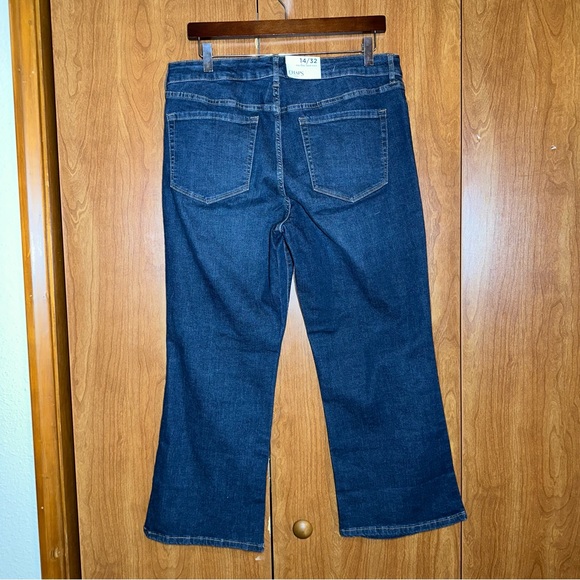 CHAPS NWT Mid Rise Crop Kick Dark Wash Womens Jeans Size 14/32 - Picture 3 of 4